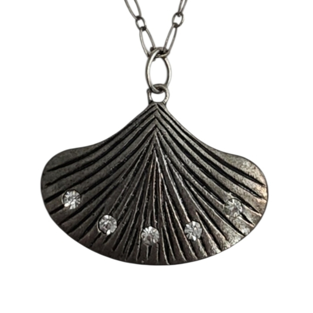💥4 For $20💥Elegant Silvertone Shell Pendant Necklace